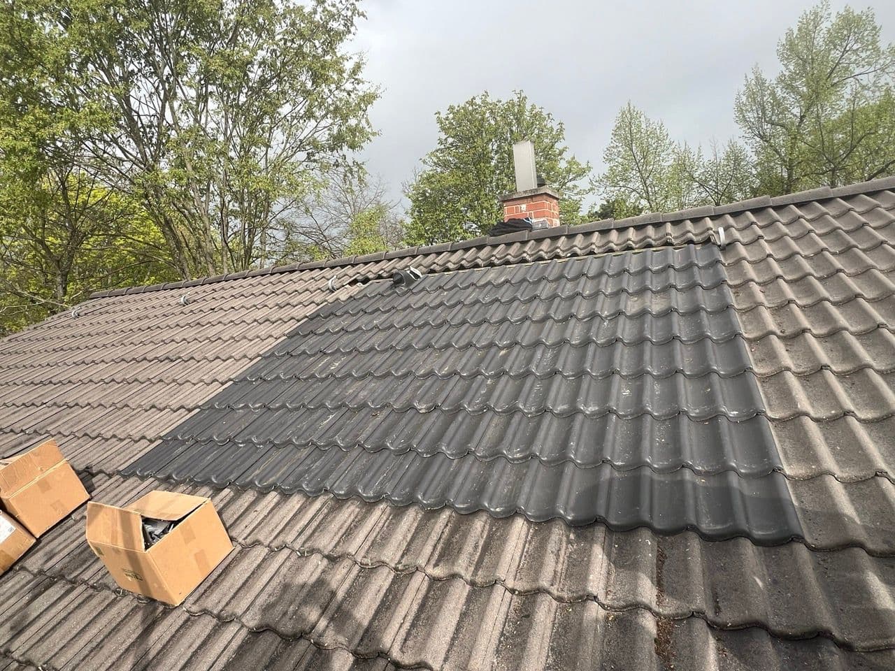 Eindeckung des Dachs nach Demontage der Solarthermieanlage