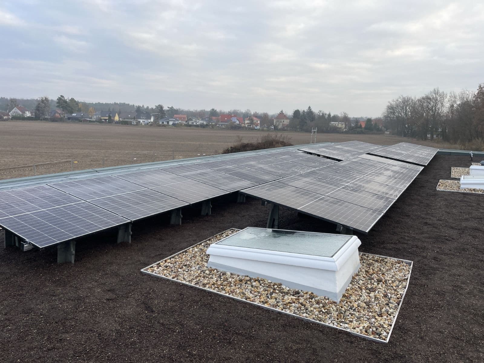 Photovoltaik-Anlage auf dem Gründach der Kita am Butenfeld